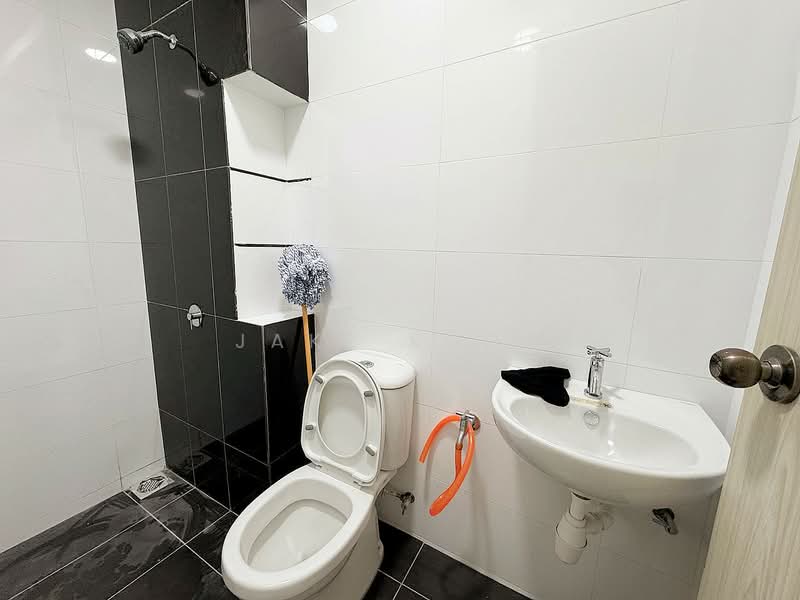 Condominium for Sale at The Clovers - Jake Khoo - Bathroom - PropertyGuru.com.my