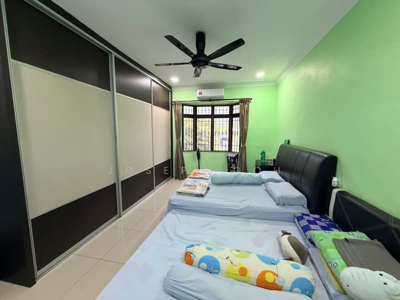 2-storey Terraced House for Sale in Taman Molek (Johor Bahru) - Joseph Goh - Bedroom - PropertyGuru.com.my