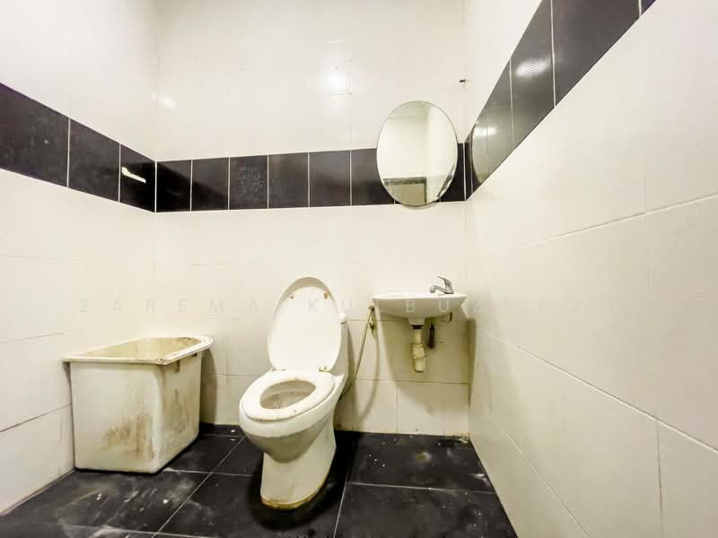 2-storey Terraced House for Sale in Taman Sutera (Kajang) - Zarema Kulbuzheva - Bathroom - PropertyGuru.com.my