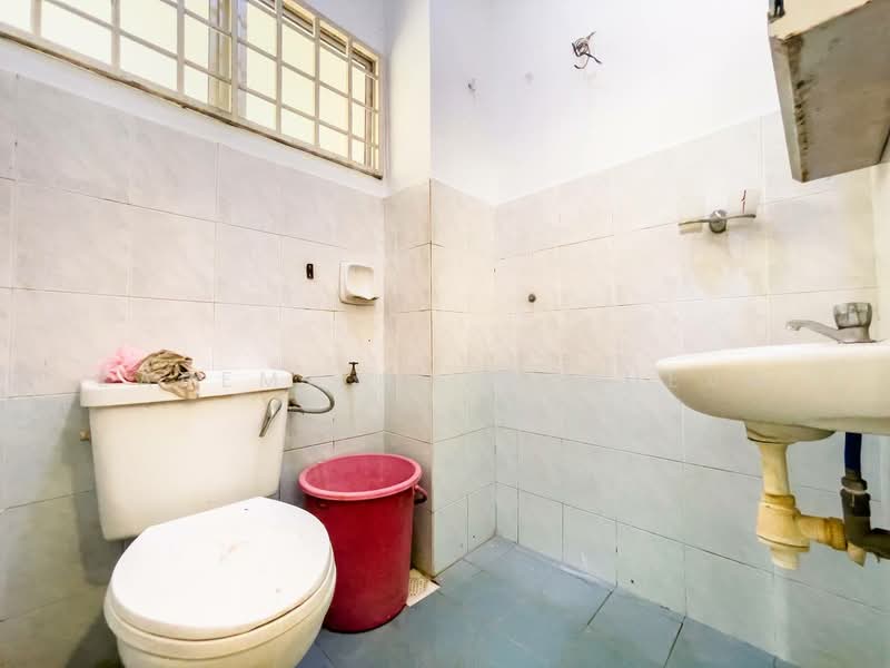 2-storey Terraced House for Sale in Taman Sutera (Kajang) - Zarema Kulbuzheva - Bathroom - PropertyGuru.com.my