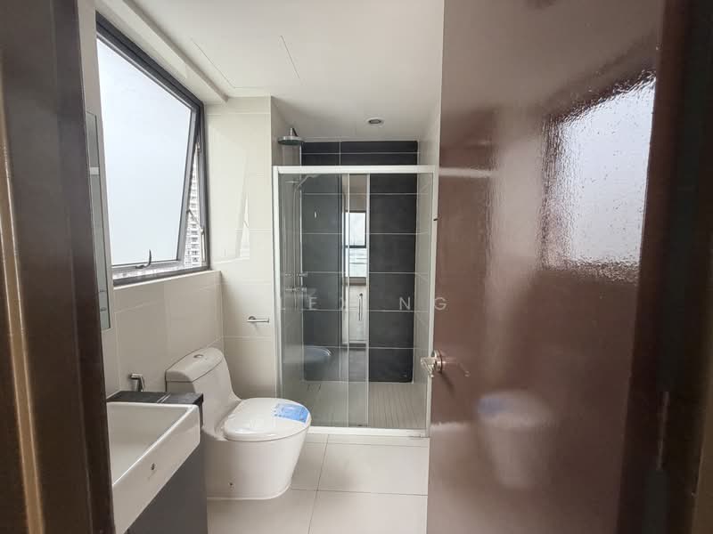 Condominium for Sale at Kings Bay @ Country Garden Danga Bay - Alex Ng - Bathroom - PropertyGuru.com.my