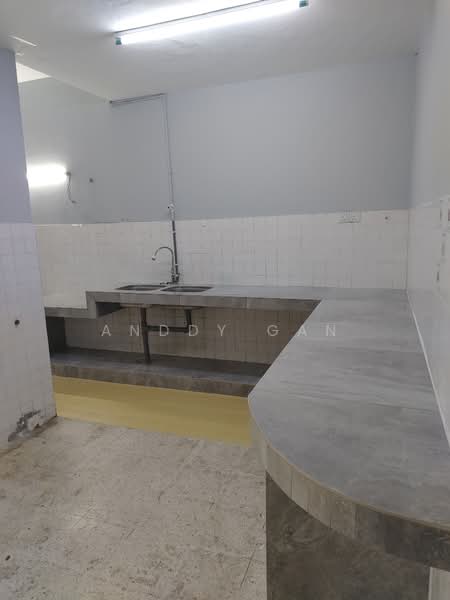 Taman Saujana untuk Untuk Disewa - RM 1,400 /bulan, Apr 2026 - Kitchen - PropertyGuru.com.my