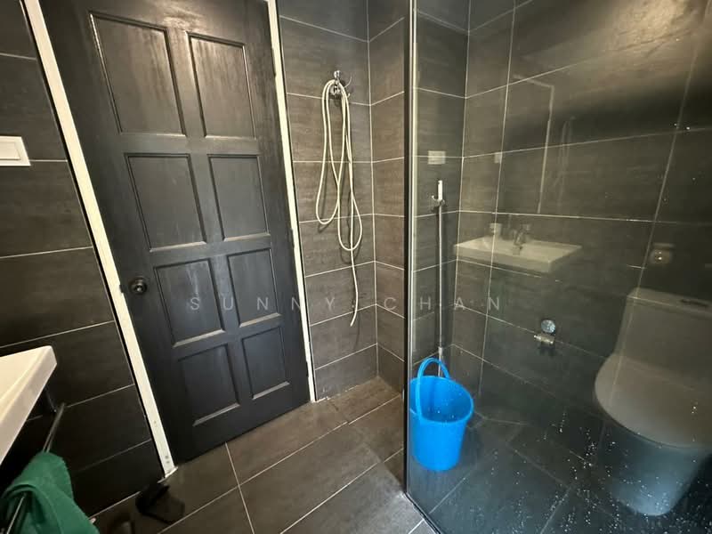 Twin Villa for Sale in Bukit Gita Bayu (Seri Kembangan) - Sunny Chan - Bathroom - PropertyGuru.com.my