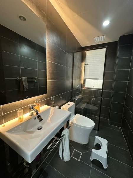 Twin Villa for Sale in Bukit Gita Bayu (Seri Kembangan) - Sunny Chan - Bathroom - PropertyGuru.com.my