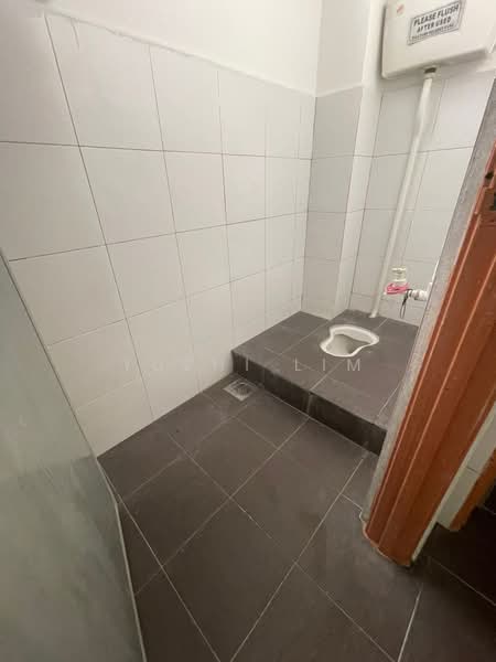 Shop / Office for Rent in Taman Perling (Labis) - Yuzhi Lim - Bathroom - PropertyGuru.com.my