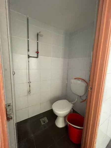 Shop / Office for Rent in Taman Perling (Labis) - Yuzhi Lim - Bathroom - PropertyGuru.com.my
