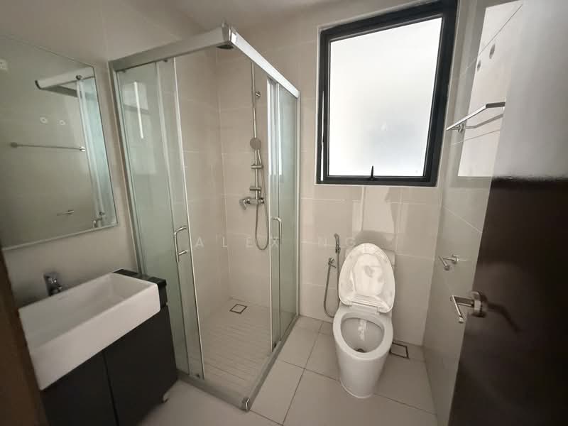 Condominium for Sale at Kings Bay @ Country Garden Danga Bay - Alex Ng - Bathroom - PropertyGuru.com.my
