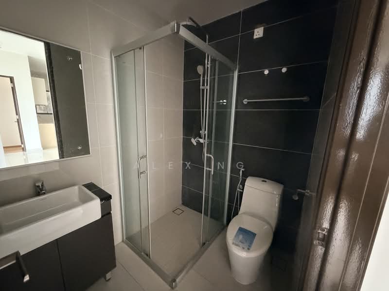 Condominium for Sale at Kings Bay @ Country Garden Danga Bay - Alex Ng - Bathroom - PropertyGuru.com.my