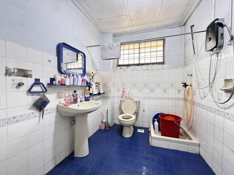 Rumah Teres 2 Tingkat untuk Dijual di Taman Sri Putri (Skudai) - Wendy Too - Bathroom - PropertyGuru.com.my