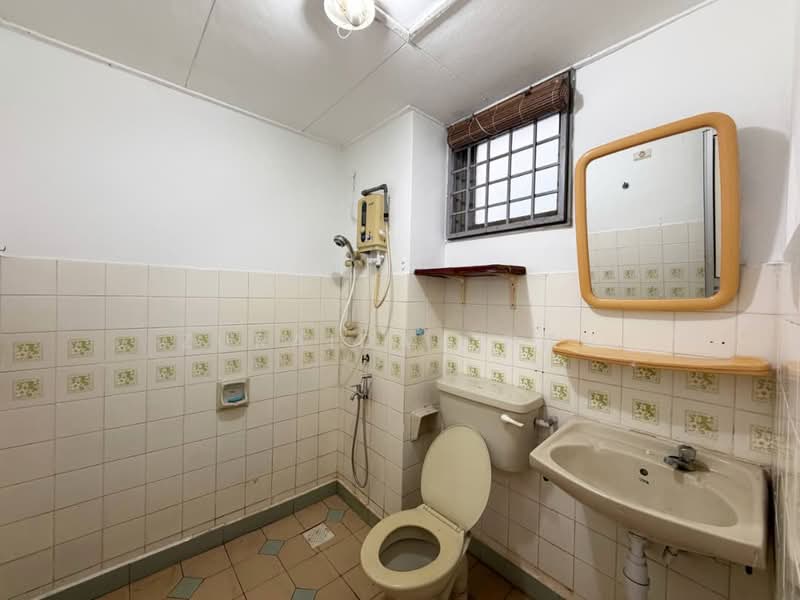2-storey Terraced House for Sale in Taman Setiawangsa (Setiawangsa) - Zuraidah Dan - Bathroom - PropertyGuru.com.my