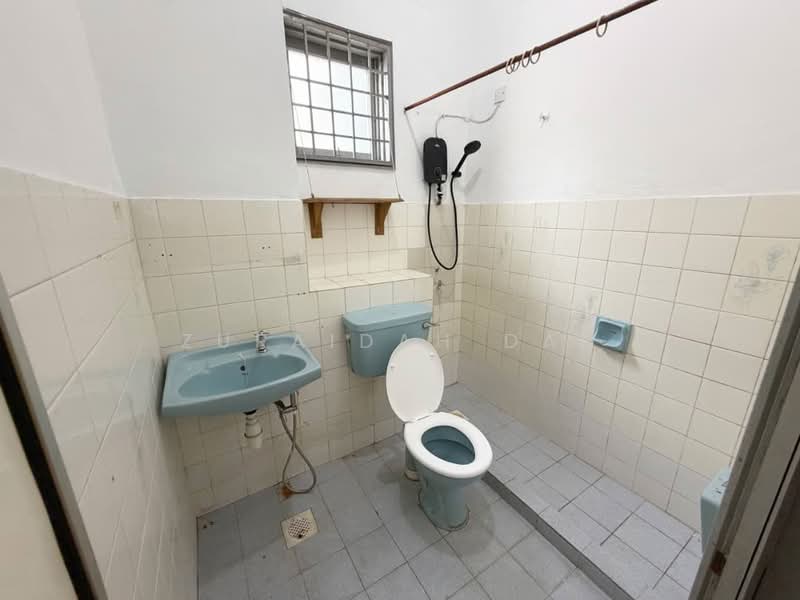 2-storey Terraced House for Sale in Taman Setiawangsa (Setiawangsa) - Zuraidah Dan - Bathroom - PropertyGuru.com.my