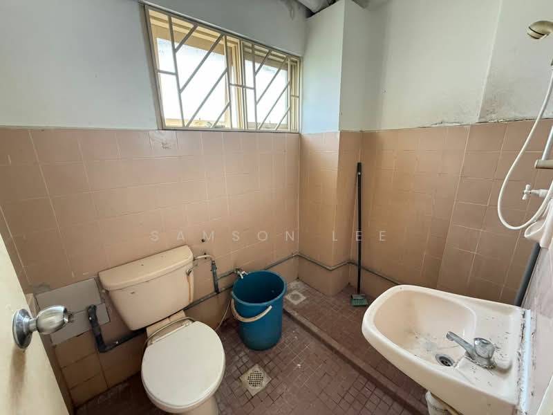Meadow Park 2 untuk Untuk Dijual - RM 270,000, Apr 2026 - Bathroom - PropertyGuru.com.my