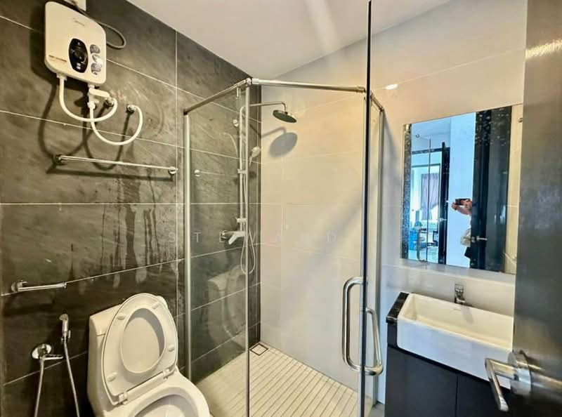 Condominium for Rent at Bay Point @ Country Garden Danga Bay - Steward . - Bathroom - PropertyGuru.com.my