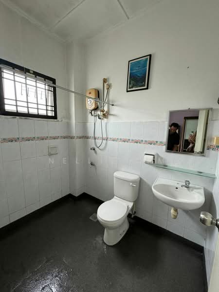 2-storey Terraced House for Sale in Taman Setia Indah (Tebrau) - Nellie Lim - Bathroom - PropertyGuru.com.my