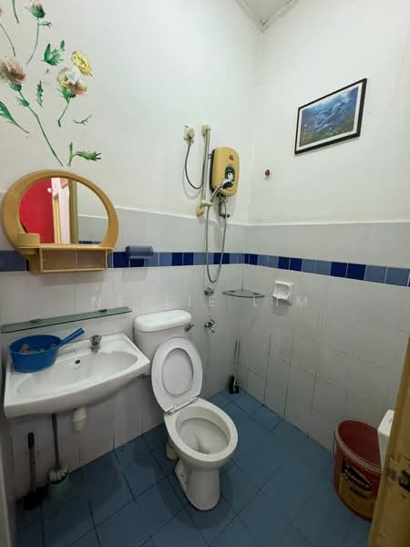 2-storey Terraced House for Sale in Taman Setia Indah (Tebrau) - Nellie Lim - Bathroom - PropertyGuru.com.my