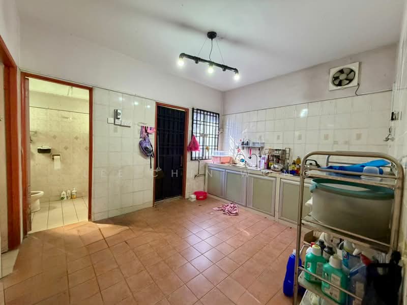 Rumah Teres 2 Tingkat untuk Dijual di Taman Putri Kulai (Kulai) - Lee Chin Wong - Kitchen - PropertyGuru.com.my