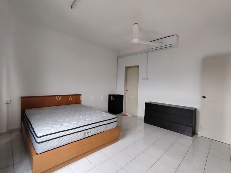 Apartment for Rent at Molek Ria - Warren Tong - Bedroom - PropertyGuru.com.my