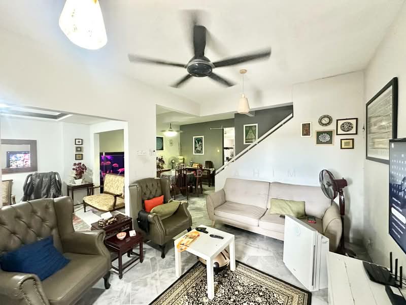 2-storey Terraced House for Sale in Usj 9 (Subang Jaya) - Azli Ibrahim - Living Room - PropertyGuru.com.my