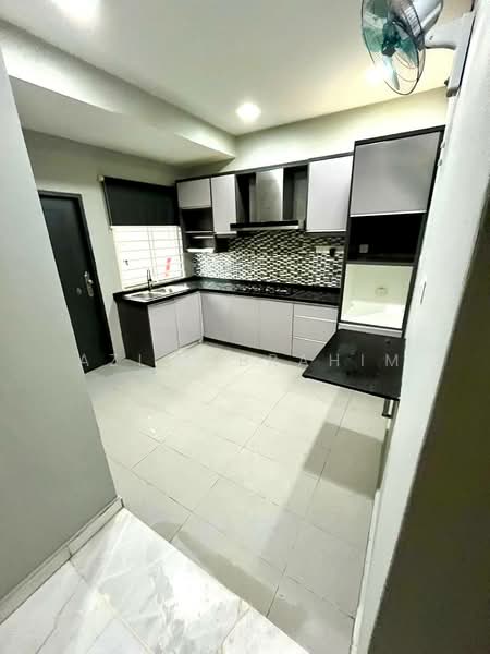 2-storey Terraced House for Sale in Bukit Jelutong (Shah Alam) - Azli Ibrahim - Kitchen - PropertyGuru.com.my