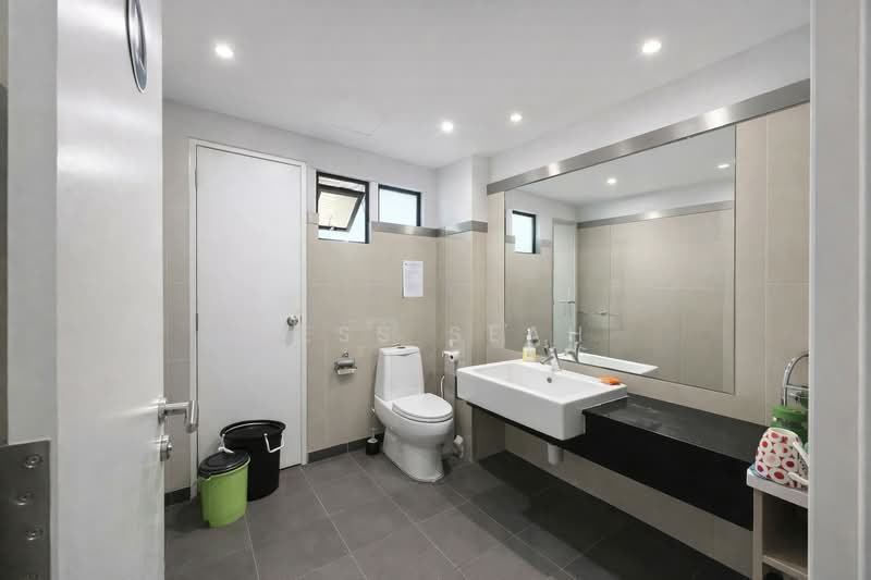 Office for Rent in Kampung Kerinchi (Bangsar South) (Kuala Lumpur) - Jess Seah - Bathroom - PropertyGuru.com.my