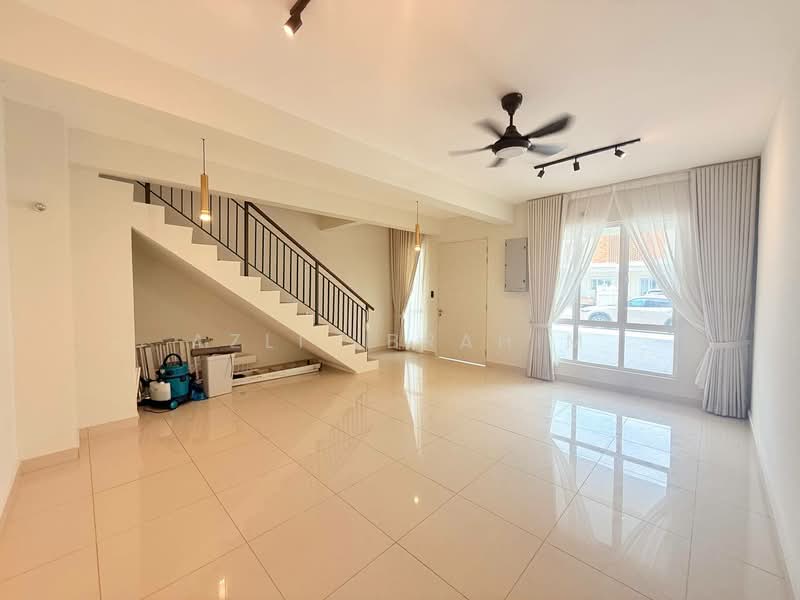 3-storey Terraced House for Sale in Bandar Sunsuria (Sepang) - Azli Ibrahim - Living Room - PropertyGuru.com.my