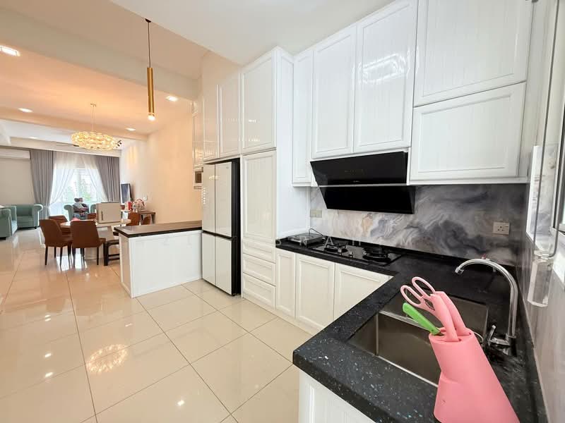 3-storey Terraced House for Sale in Bandar Sunsuria (Sepang) - Azli Ibrahim - Kitchen - PropertyGuru.com.my