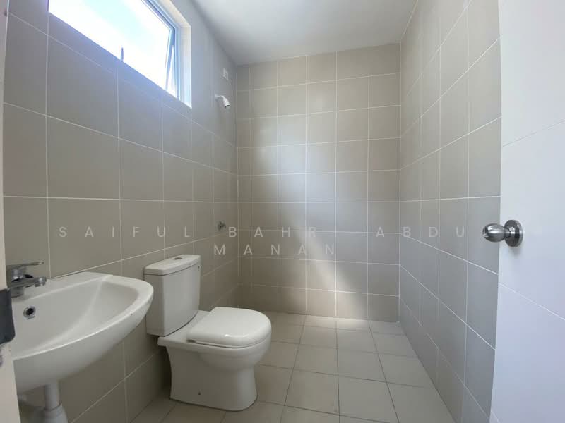 2-storey Terraced House for Sale in Taman Tiara Sendayan (Bandar Sri Sendayan) - Saiful Bahri Abdul Manan - Bathroom - PropertyGuru.com.my