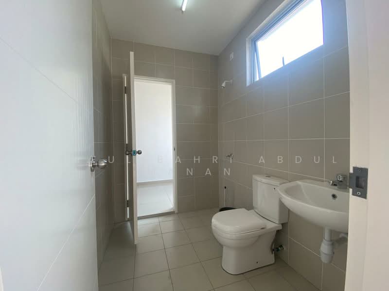 2-storey Terraced House for Sale in Taman Tiara Sendayan (Bandar Sri Sendayan) - Saiful Bahri Abdul Manan - Bathroom - PropertyGuru.com.my
