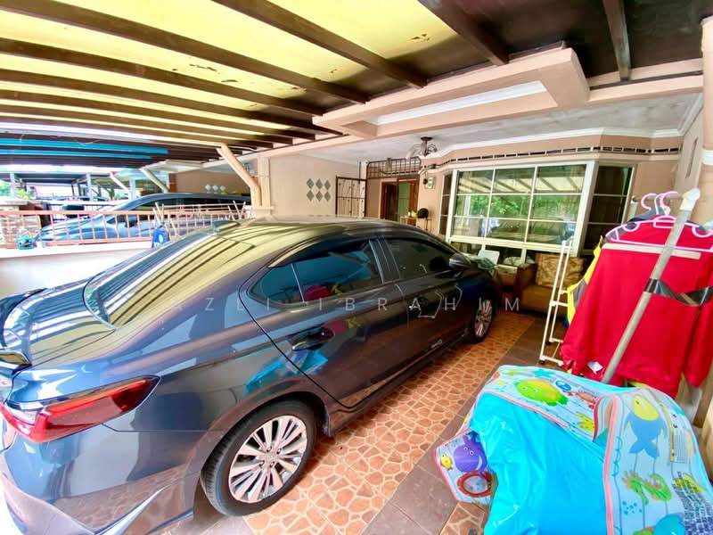 Rumah Teres 2 Tingkat untuk Dijual di Kajang (Selangor) - Azli Ibrahim - Car Park - PropertyGuru.com.my