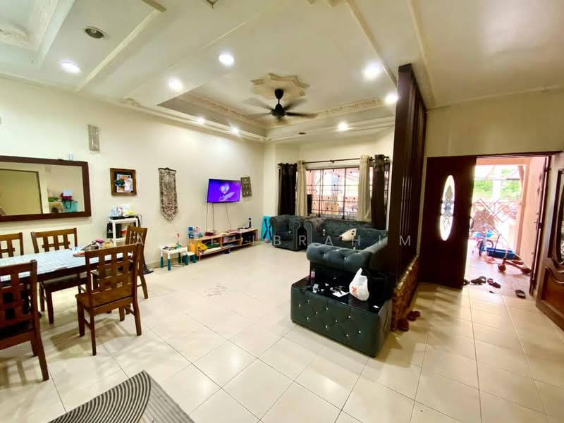 Rumah Teres 2 Tingkat untuk Dijual di Kajang (Selangor) - Azli Ibrahim - Living Room - PropertyGuru.com.my