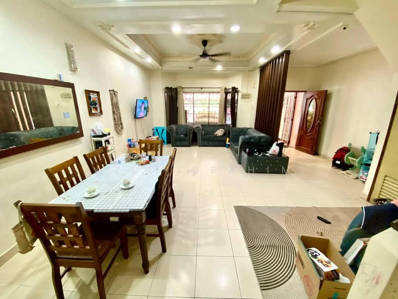 Rumah Teres 2 Tingkat untuk Dijual di Kajang (Selangor) - Azli Ibrahim - Living Room - PropertyGuru.com.my