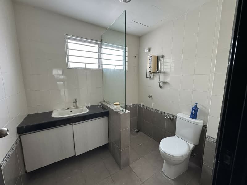 2.5-storey Terraced House for Sale in Taman Bukit Serdang (Seri Kembangan) - Max Lee - Bathroom - PropertyGuru.com.my