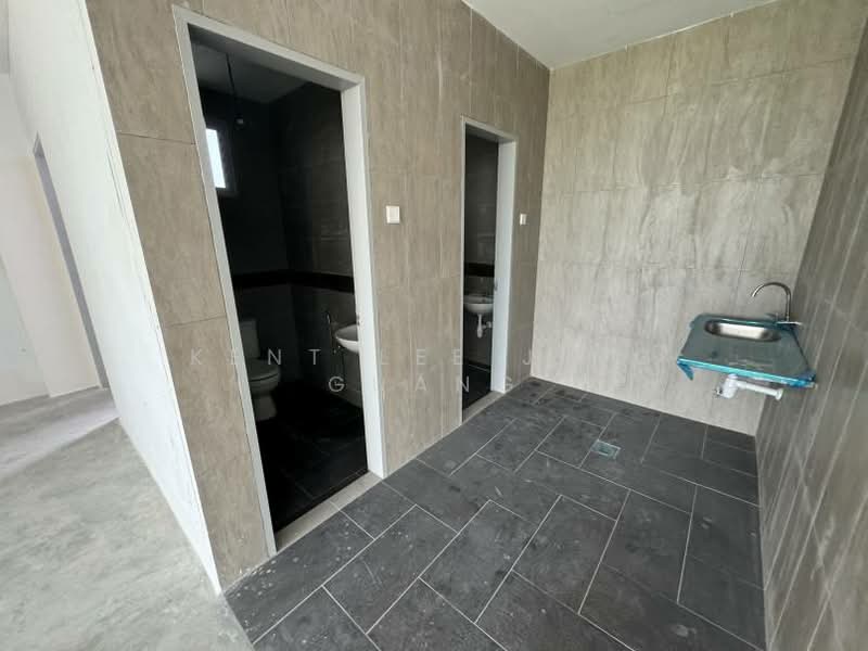 Semi-D Factory for Rent in Meru (Klang) - Kent Lee Jing Guang - Bathroom - PropertyGuru.com.my