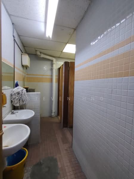 Kedai untuk Disewa di George Town (Penang) - Steven Hng - Bathroom - PropertyGuru.com.my