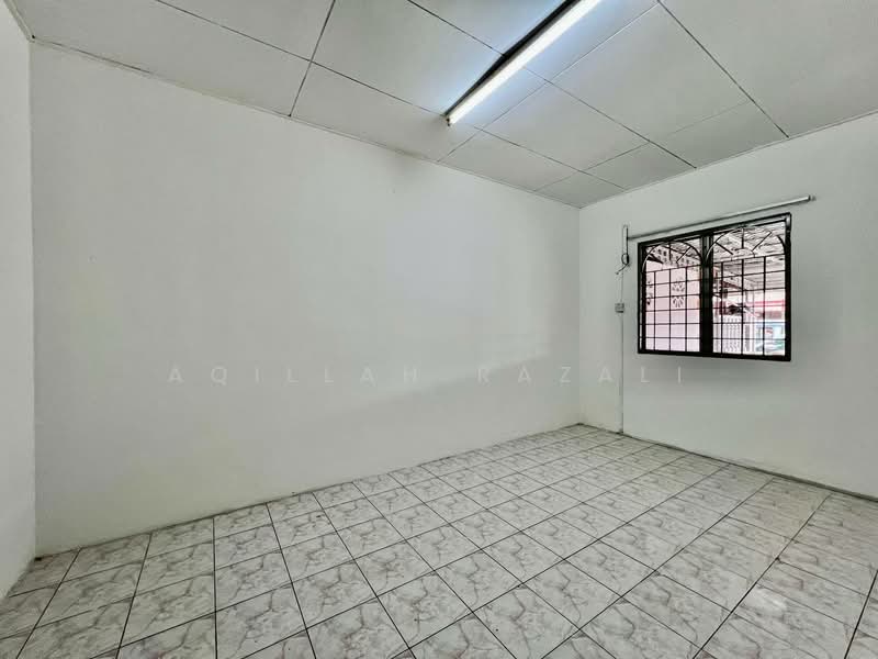 1-storey Terraced House for Sale in Semenyih (Selangor) - Aqillah Razali - PropertyGuru.com.my