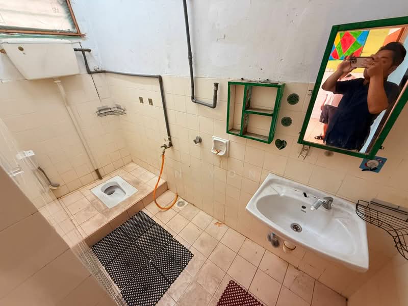 Terraced House for Sale in Taman Selayang Utama (Selayang) - Sean Yong - Bathroom - PropertyGuru.com.my