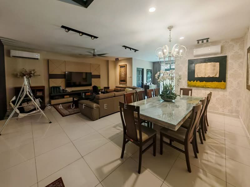 3-storey Terraced House for Sale in Laman Glenmarie (Shah Alam) - Saufee Effendy - Living Room - PropertyGuru.com.my