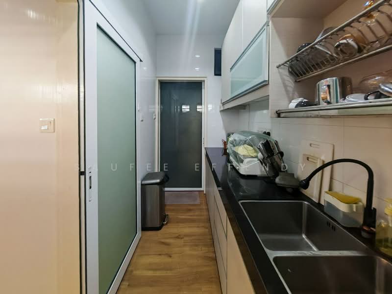 3-storey Terraced House for Sale in Laman Glenmarie (Shah Alam) - Saufee Effendy - Kitchen - PropertyGuru.com.my