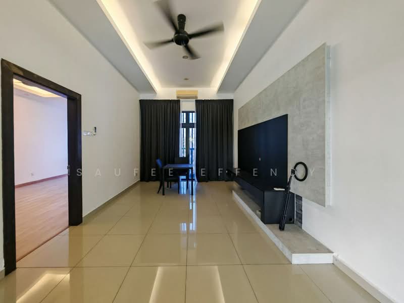 3-storey Terraced House for Sale in Laman Glenmarie (Shah Alam) - Saufee Effendy - Living Room - PropertyGuru.com.my