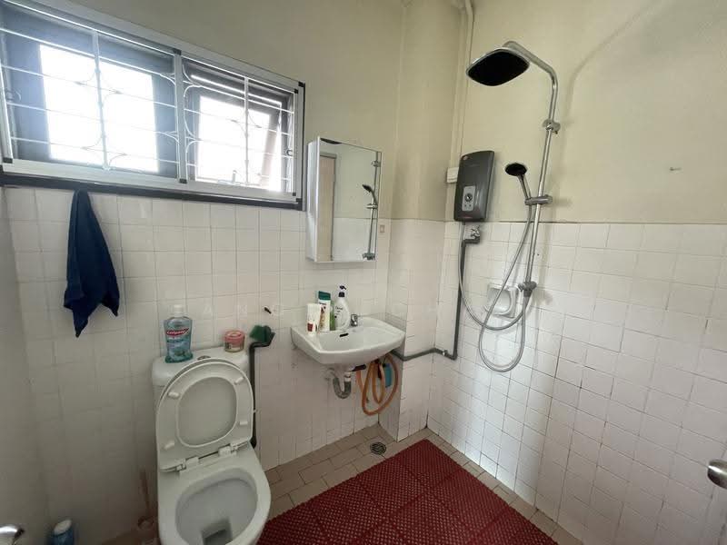 2-storey Terraced House for Sale in SS 25, Taman Mayang (Petaling Jaya) - Angie Chai - Bathroom - PropertyGuru.com.my