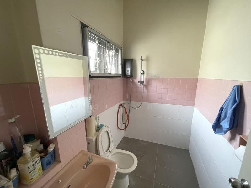 2-storey Terraced House for Sale in SS 25, Taman Mayang (Petaling Jaya) - Angie Chai - Bathroom - PropertyGuru.com.my