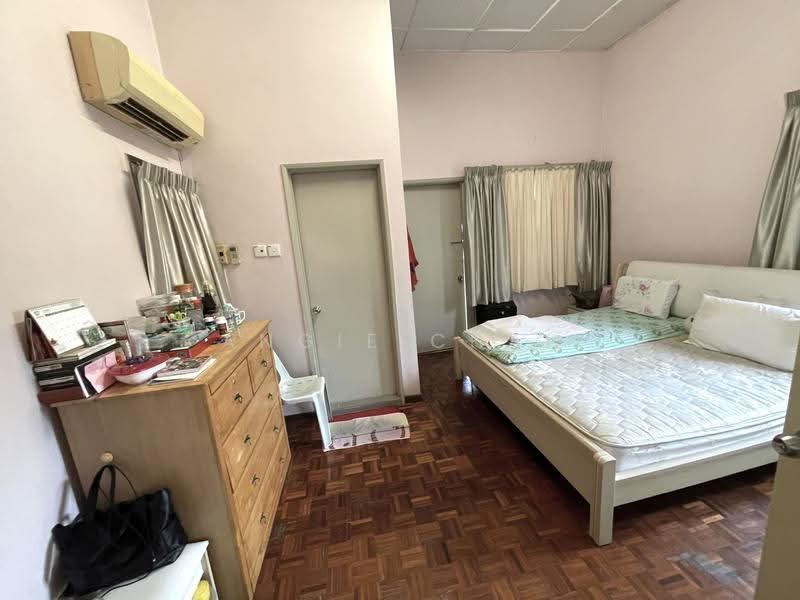 2-storey Terraced House for Sale in SS 25, Taman Mayang (Petaling Jaya) - Angie Chai - Bedroom - PropertyGuru.com.my