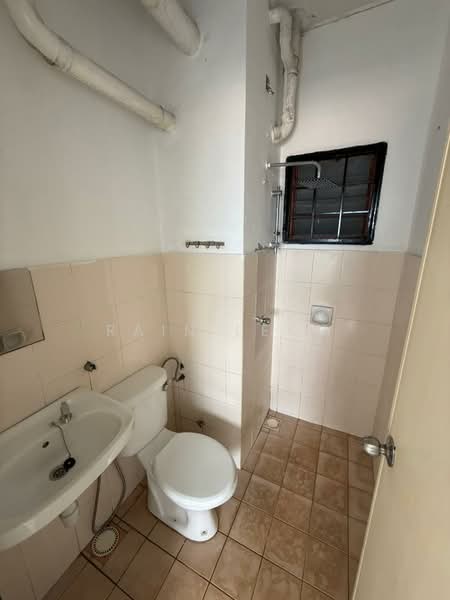 Vista Impiana untuk Untuk Disewa - RM 1,150 /bulan, Apr 2026 - Bathroom - PropertyGuru.com.my
