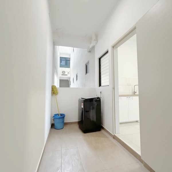 Waterside Residence untuk Untuk Disewa - RM 3,999 /bulan, Apr 2026 - Corridor - PropertyGuru.com.my