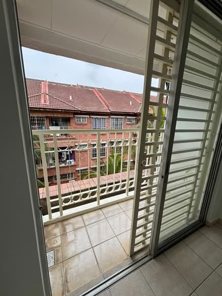 Red Ruby untuk Untuk Disewa - RM 1,000 /bulan, Apr 2026 - Balcony - PropertyGuru.com.my