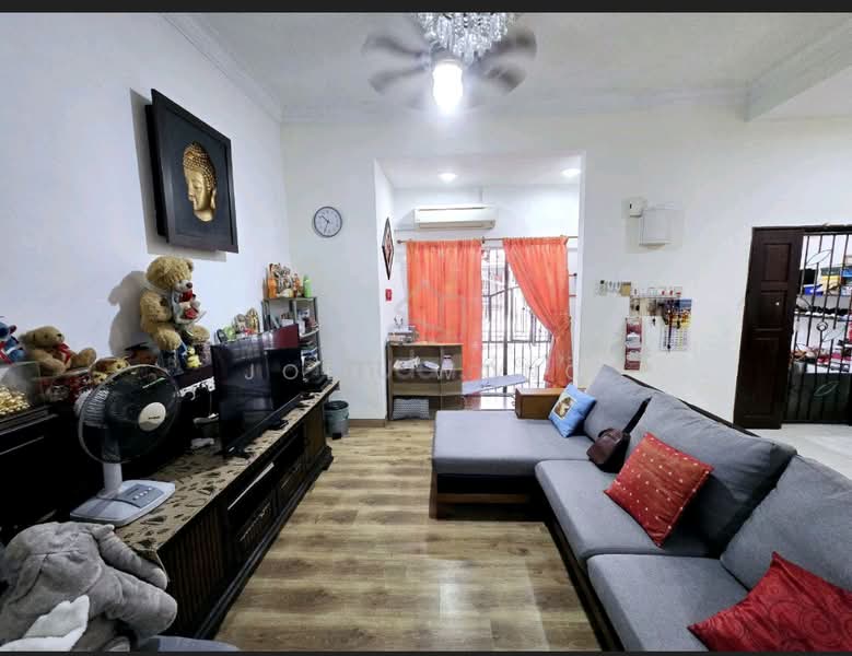 Rumah Teres 2.5 Tingkat untuk Dijual di Bandar Putra Permai (Seri Kembangan) - Joey Wong - Living Room - PropertyGuru.com.my