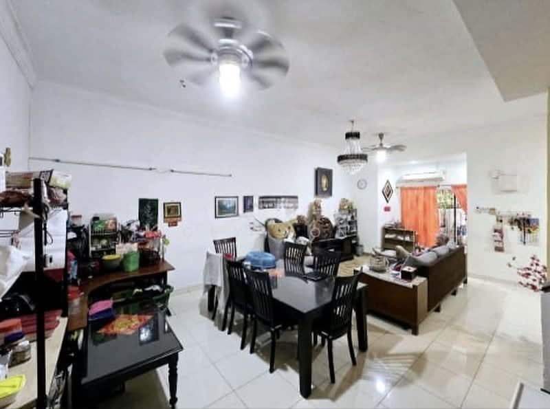 Rumah Teres 2.5 Tingkat untuk Dijual di Bandar Putra Permai (Seri Kembangan) - Joey Wong - Living Room - PropertyGuru.com.my
