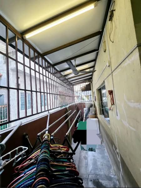 Rumah Teres 2.5 Tingkat untuk Dijual di Bandar Putra Permai (Seri Kembangan) - Joey Wong - Balcony - PropertyGuru.com.my