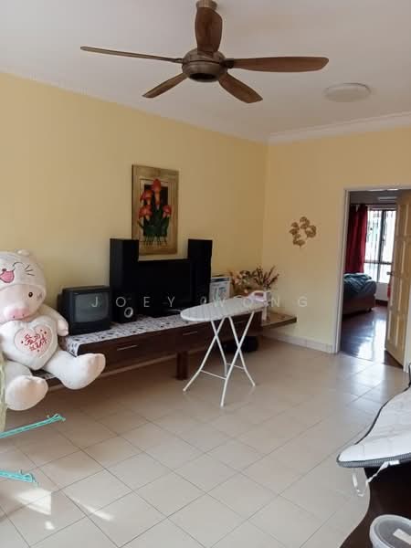 Rumah Teres 2.5 Tingkat untuk Dijual di Bandar Putra Permai (Seri Kembangan) - Joey Wong - Living Room - PropertyGuru.com.my