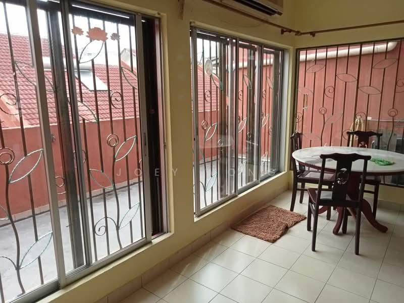 Rumah Teres 2.5 Tingkat untuk Dijual di Bandar Putra Permai (Seri Kembangan) - Joey Wong - Dining Room - PropertyGuru.com.my